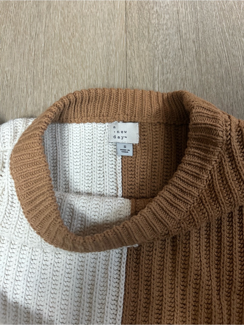 Colorblock Ribbed Crewneck Sweater in White, Camel, Gray and Black - Picture 4 of 4